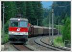 1144 253 bei der Talfahrt der Brenner Nordrampe mit einem Gterzug am 27.7.2007, aufgenommen im Bereich Wolf.