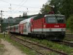 wieder einmal ein sogenannter  Kamelbuckelzug , welche man in letzter Zeit hufig antreffen kann. Diesmal ist es REX 1633 mit 1144 266 als Tfz bei der Ausfahrt aus Tullnerbach-Pressbaum (3.9.2007)