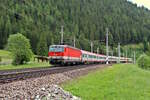 ÖBB 1144 266 fährt mit dem IC 793 (Klagenfurt Hbf - Salzburg Hbf) über die Tauernbahn, hier kurz vor erreichen des Tauerntunnels.