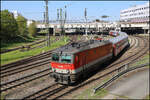 ÖBB 1144.266 fährt mit ihrem Regionalzug aus Österreich am 22.4.2026 um 10.28 Uhr in den deutschen Grenzbahnhof Passau ein.