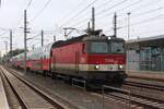 Die 1144 242 steht am 24.9.2026 mit einem Doppelstockwendezug im Bahnhof Werndorf und wartet auf die Abfahrt nach Graz Hbf.
Planm��ig werden die in Graz fahrenden Doppelstockwendez�ge mit 10/1116 bespannt, f�r die Probefahrt wurde kurzerhand eine 1144 herangezogen.