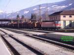 1144 232 mit einer Gterzug aus Richtung Wrgl fhrt in den Bahnhof Hall in Tirol ein.