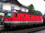 1144 230 steht mit einem Gterzug auf Gleis1 in Jenbach; 080630