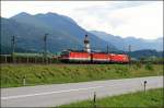 Eine 1116 schleppt zwei 1144er durch das Inntal zurck nach Wrgl. Dort stehen sie dann fr den nchsten Einsatz zur Verfgung. (05.07.2008)
