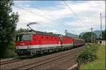 Ein schnes Tandem: Die Innsbrucker 1144 260 (9181 1144 260-7) und 1144 218 (9181 1144 218-5) schleppen einen Ganzzug, bestehend aus Schiebewandwagen der FS, von Mnchen zum Brenner hinauf....