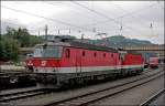 Die beiden Innsbrucker 1144 276 und 1144 244 (9181 1144 244-1) rangieren im Bahnhof Kufstein.