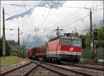 Die Wien Westbahnhofer 1144 288 ist eine der wenigen Loks die noch mit dem  Pflatsch  unterwegs ist. Am 08.07.2008 hat sie einen Gterzug am Haken und ist in Richtung Wrgl untwergs.
