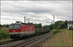 1144 231 (9181 1144 231-8) bringt einen gemischten Gterzug zum Rangierbahnhof Mnchen Nord.