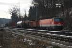 1144 222 mit einem kurzen, gemischten Gterzug am 29.11.2008 in Aling.