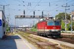 1144 248 hat den Nachschiebedienst an einem Gterzug erledigt und ist auf dem Weg in die Traktion Wien West (21.8.2009)