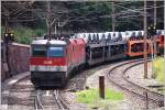 Die 1144 267 leistete am 21.7.2009 einer 1116er mit einem Autozug Vorspann ber dem Semmering. Das Foto enstand in Eichberg am Semmering.