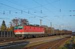 Die kürzlich umgerüstete 1144 039 ist am 21.11.2009  mit einem kurzen Güterzug in Wels durchgefahren.