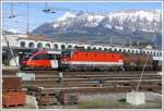 Im schweizerischen Buchs SG treffen sich 4024 098-8 und 1144 203-7. (30.03.2010)