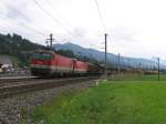 1144 229 und eine weitere 1144 mit Gterzug 54452 nach Hall im Tirol  auf Bahnhof Westendorf am 13-8-2010.