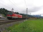 1144 208 und 1116 044 mit Gterzug 54452 nach Hall im Tirol bei Brixen im Thale am 14-8-2010.