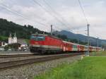1144 203 mit REX 1506 Salzburg Hauptbahnhof-Wrgl Hauptbahnhof bei Brixen im Thale am 11-8-2010.