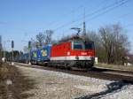 Die 1144  236 am 26.02.2011 mit dem Walter KLV-Zug bei der Durchfahrt in Aling.