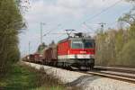 1144 244 mit einem gemischten Gterzug am 16.04.2011 in Haar: