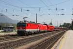 1144 205 und 1016 012 befrdern am 23.04.2011 einen Gterzug durchs Inntal Richtung Innsbruck.