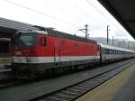 1144 243 mit OIC 649  Menschen fr Menschen  (Innsbruck Hbf-Wien Westbahnhof) in Innsbruck Hbf.(28.7.2011)