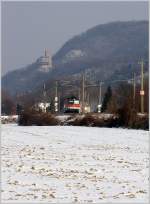 Unter der Burg Greifenstein ist 1144 280 mit REX 7118 nach Krems unterwegs.