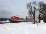 Die 1144 228 mit einem OIC nach Innsbruck am 11.02.2012 unterwegs bei Brixlegg.