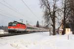 BB 1144 228 mit zieht einem InterCity bei Brixlegg am 11.02.12.