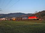 Im fast letzten Licht wurde dieser Gterzug 51445 von 1144 206 und 1116 126  Licht ins Dunkel  durch Dornbirn Haselstauden in Richtung Bludenz gezogen.