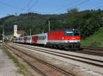 Die 1144 037 mit einem REX nach Linz am 07.09.2012 bei der Einfahrt in Wernstein.