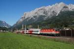 1144.042 ist mit REX 1508 vor dem Tennengebirge bei Pfarrwerfen nach Wrgl unterwegs.