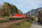 1144 205 + 1116 187 mit einem gemischten Gterzug am 03.11.2012 im Inntal bei Terfens.