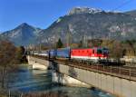 1144 237 mit einem KLV am 17.11.2012 auf der Innbrcke kurz vor dem Bahnhof Brixlegg.