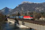 1144 243 mit einem KLV Zug am 17.11.2012 auf der Innbrcke bei Brixlegg.