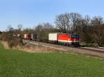 Die 1144 207 mit einem KLV-Zug am 02.04.2011 unterwegs bei Hilperting.