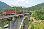 Am 28.Juni 2012 erreicht eine Doppeltraktion 1144 den Bahnhof Tarvisio-Bosoverde.