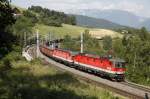 1144 121 und 1144 007 ziehen am 19.07.2013 einen Gterzug ber den Abfaltersbachgraben-Viadukt.