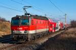 1144 087 schiebt den R 2330 nach Benhardsthal. Die Aufnahme enstand kurz vor Helmahof, am 15.12.2013.