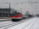 Die 1144 201 mit einem Güterzug am 14.02.2010 bei der Durchfahrt am Heimeranplatz (München).