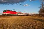 1144 122 fährt mit dem REX 2110 von Wien FJB nach Gmünd NÖ. Die Aufnahme entstand am 14.02.2014 kurz nach Zeiselmauer-Königstetten.