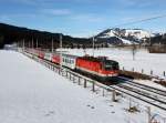 Die 1144 032 mit einem OIC am 15.04.2014 unterwegs bei Hochfilzen.