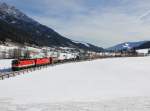 Die 1144 112 und die 1116 159 mit einem Güterzug am 15.02.2014 unterwegs bei Hochfilzen.