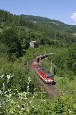 1144.242+100 mit G-54703 kurz vor der Einfahrt in den Steinbauer-Tunnel am Eichberg. 7.6.14