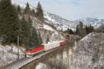 1144 270 mit Güterzug am 31.01.2015 bei Bad Hofgastein.