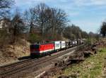 Die 1144 203 mit einem KLV-Zug am 02.04.2011 unterwegs bei Ostermünchen.