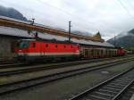 1144 219-3 mit zwei Holzwagen am 14.10.2015 in Lienz. Am Zugschluss hing 2068 028-6.