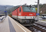 1144 058-5 mit den alten Holzschwellen von Dellach, am 9.4.2016 bei einem Aufenthalt in Möllbrücke-Sachsenburg.