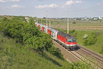 1144.234 durchfährt mit einen Reg. die Weinberge zwischen Gumpoldskirchen und Pfaffstätten am 7.5.16