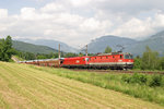 Bei enormer Quellwolkenstimmung fahren 1144.124+1116 mit G-49415 bei der Steinbauer-Wiese am Eichberg. 25.6.16