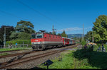 ÖBB 1144 014 erreicht mit einem REX am 8. August 2016 in Kürze Lindau Hbf. Im Hintergrund sind die Einfahrsignale des Lindauer Güterbahnhofs zu sehen.