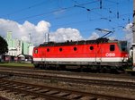 1144 250-8 trifft im Bhf. Timelkam auf ein paar ausrangierte  Lokveteranen ; 160922